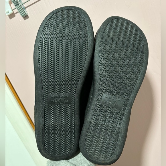 Men’s Slippers - Picture 2 of 4